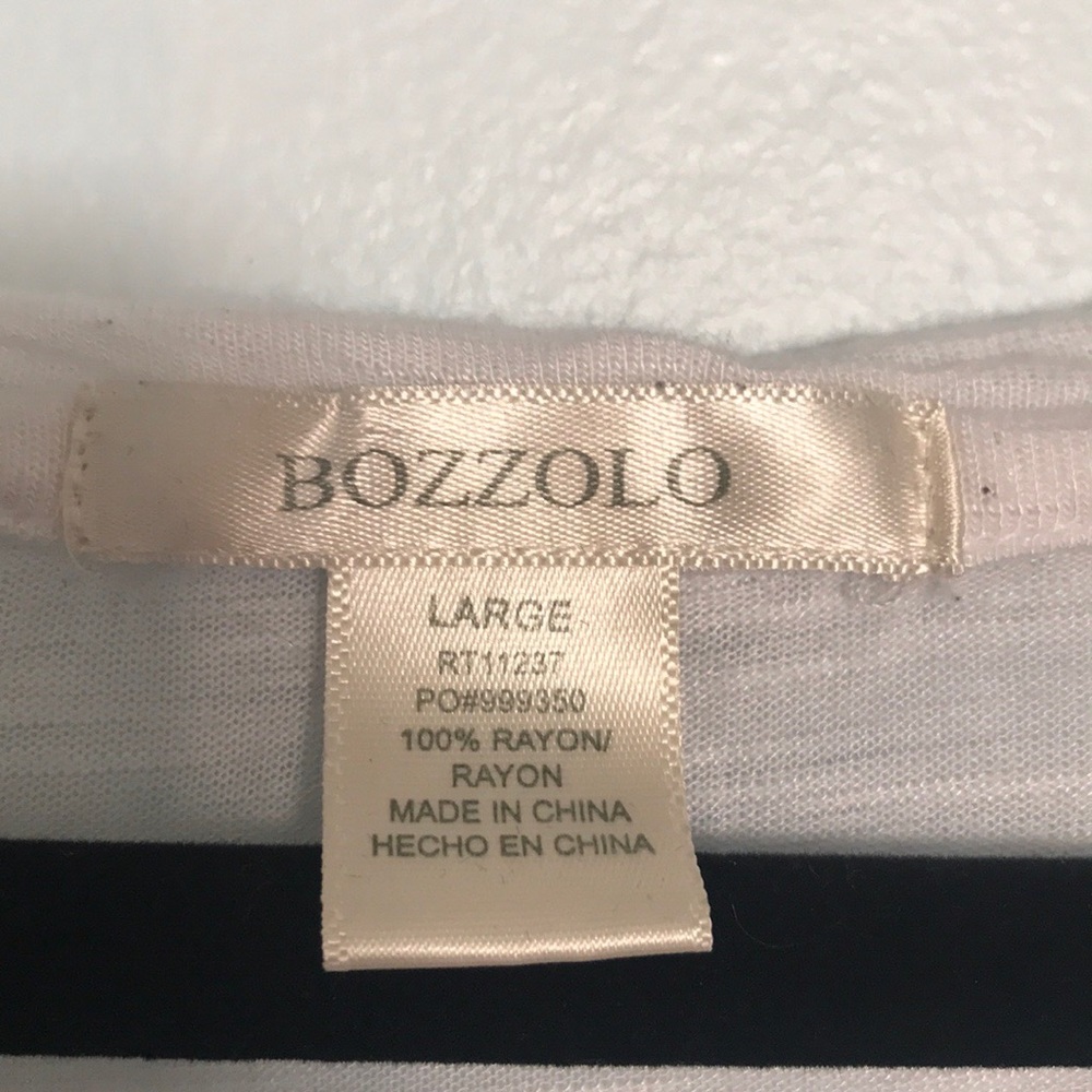 Simple white V-Neck! - Picture 2 of 3